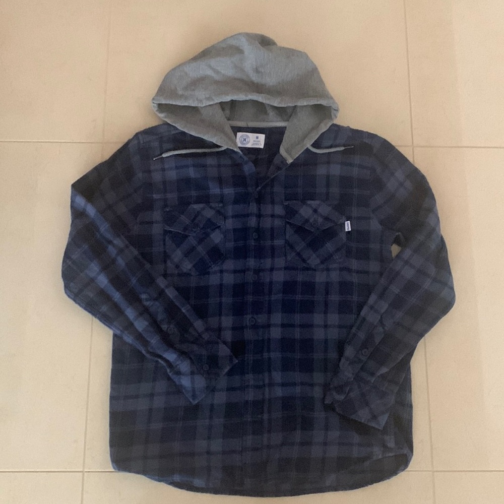 Hurley navy with grey hooded flannel size medium. Excellent condition.
